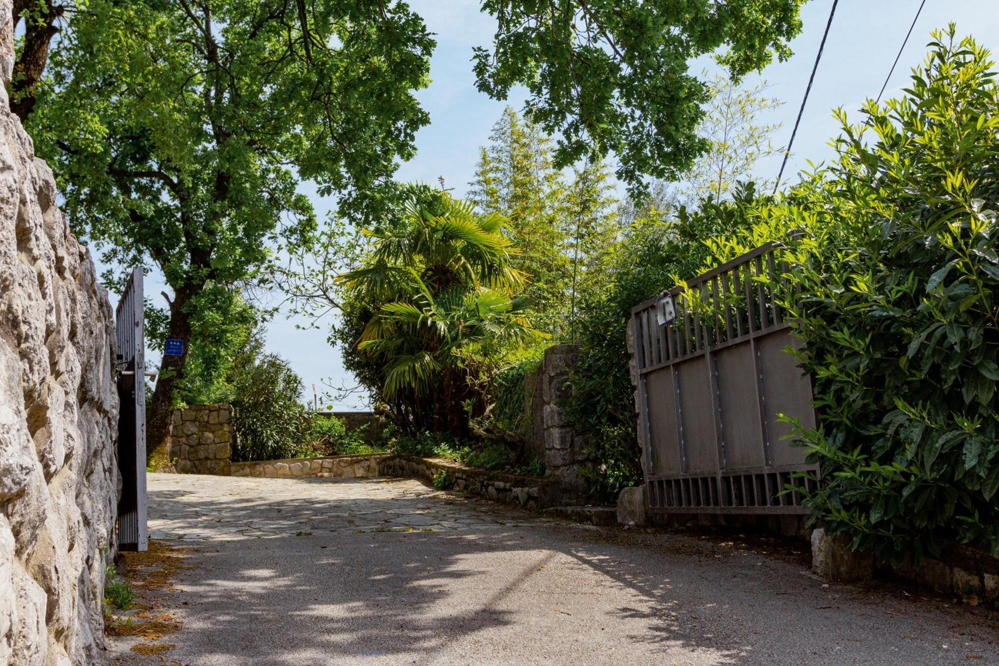 Sea View Retreat With 170Mbps Wifi And Sunny Balcony Appartement Kastav Buitenkant foto