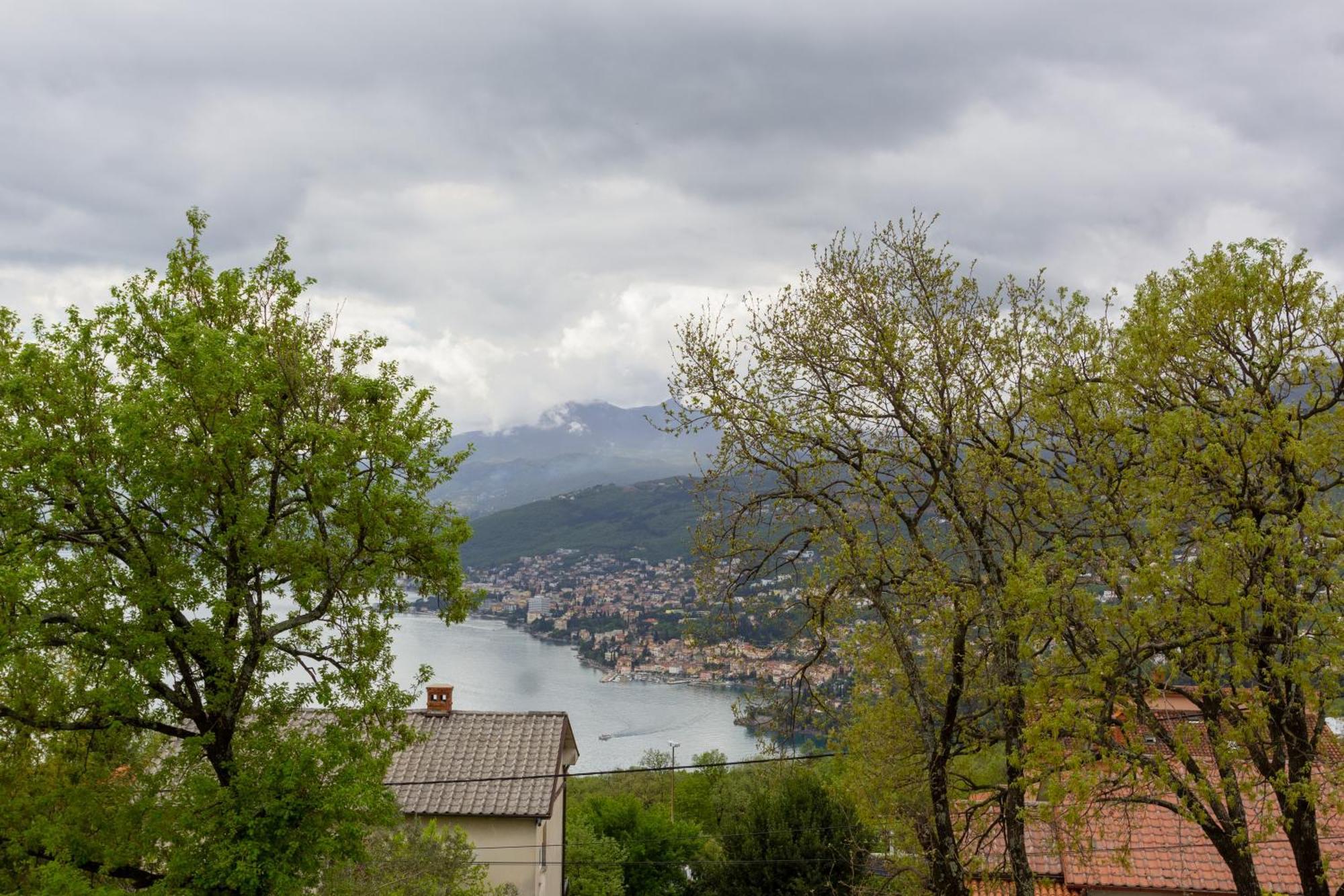 Sea View Retreat With 170Mbps Wifi And Sunny Balcony Appartement Kastav Buitenkant foto